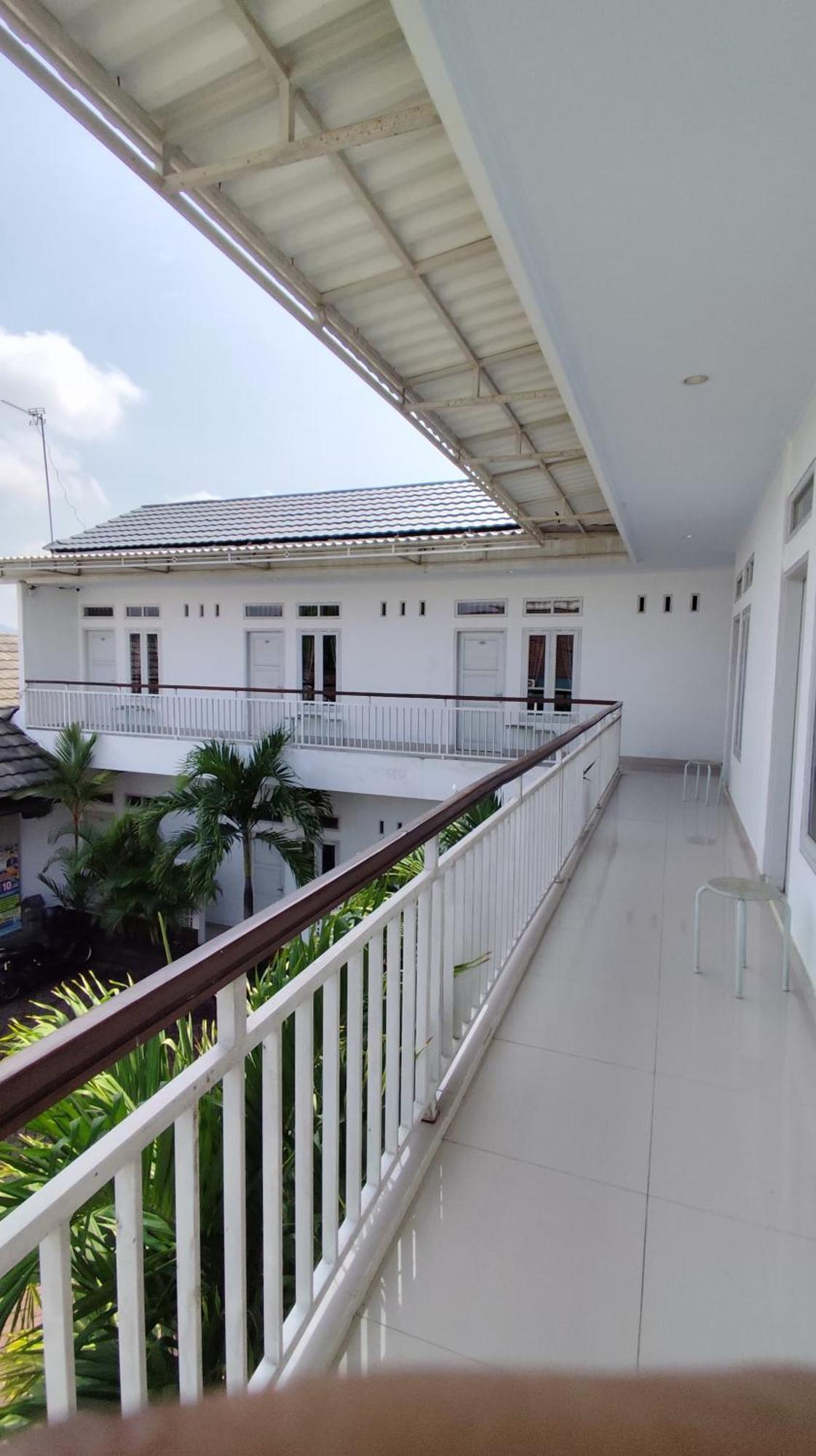 Backyard Guest House Banjar  Extérieur photo