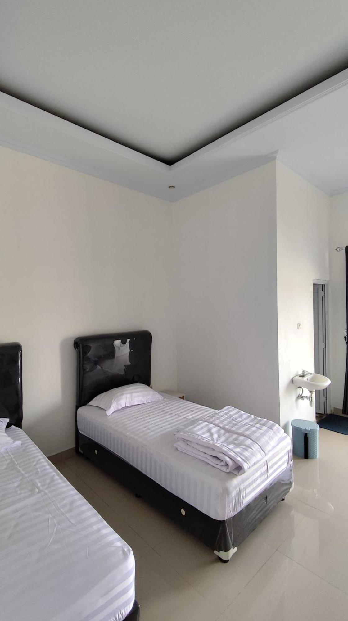 Backyard Guest House Banjar  Extérieur photo